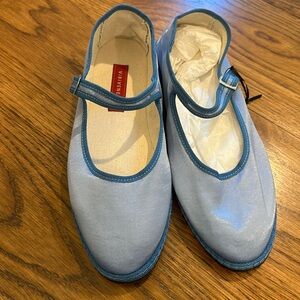 Brand new ViBiVebezia Mary Jane silk Furlana